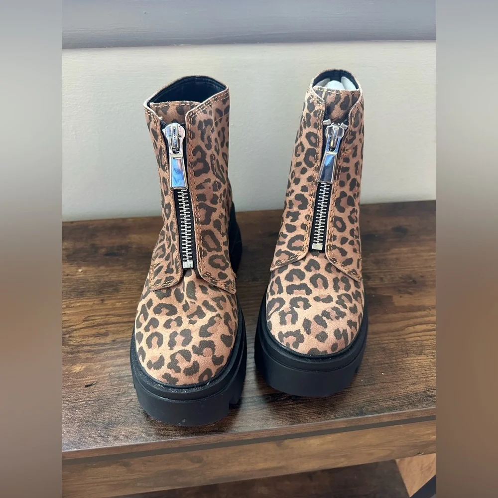 Gianni Bini GB All-Star Leopard Print Chunky Lug Sole Platform Booties size 6.5 - Picture 5 of 8